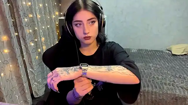 Meowluly online show from November 30, 2025, 9:26 pm