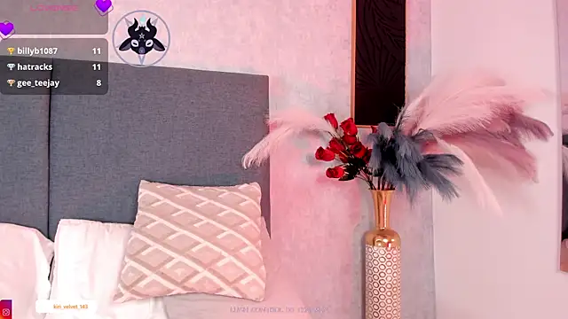 Snapshot of Kiri_Velvet chatting on July 7, 2026, 7:34 am Kiri Velvet online show from July 7, 2026, 7:34 am