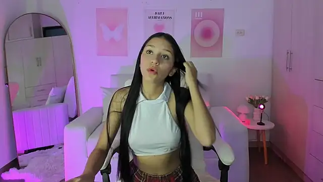 KAHTY JONES  online show from November 28, 2025, 12:05 pm