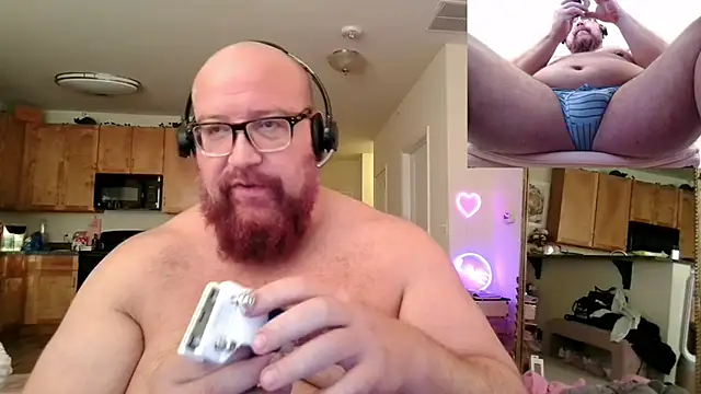 Snapshot of BigBearforCuddles chatting on April 23, 2026, 11:17 pm BigBearforCuddles online show from April 23, 2026, 11:17 pm