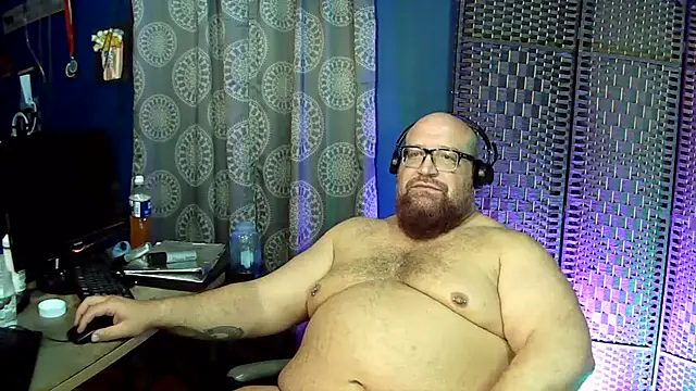 Snapshot of BigBearforCuddles chatting on April 28, 2026, 2:27 am BigBearforCuddles online show from April 28, 2026, 2:27 am
