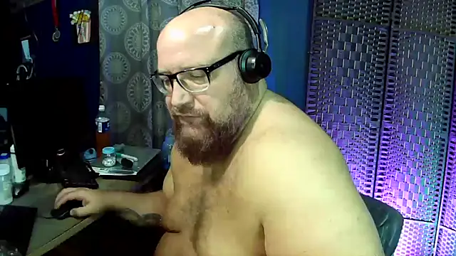 Snapshot of BigBearforCuddles chatting on April 28, 2026, 1:48 am BigBearforCuddles online show from April 28, 2026, 1:48 am