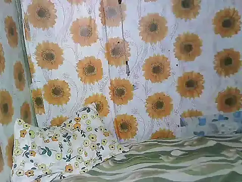 Smilinglovely online show from March 16, 2026, 6:21 pm