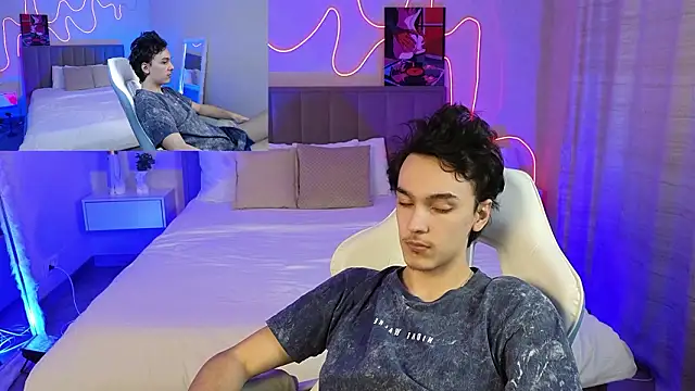 MoonlinSkinn online show from February 15, 2026, 1:06 am