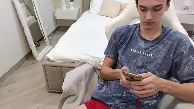 Snapshot of MoonlinSkinn chatting on November 29, 2025, 8:14 am MoonlinSkinn online show from November 29, 2025, 8:14 am