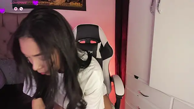 Snapshot of KarolRojas_22 chatting on June 24, 2026, 8:50 pm KarolRojas 22 online show from June 24, 2026, 8:50 pm