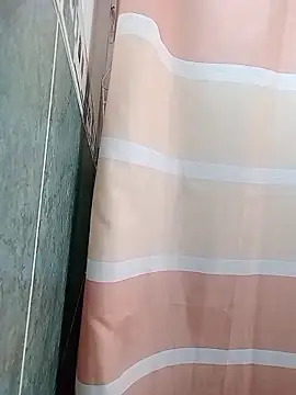 ChrisFloresP online show from November 28, 2025, 12:38 pm