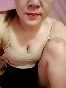 Snapshot of Lily-ross22 chatting on June 22, 2026, 10:40 pm Lily-ross22 online show from June 22, 2026, 10:40 pm