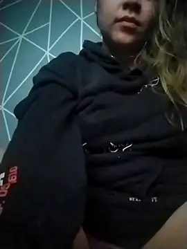 Reynpau19 online show from November 27, 2025, 6:25 am