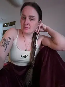 TomilaSi online show from April 10, 2026, 9:00 pm