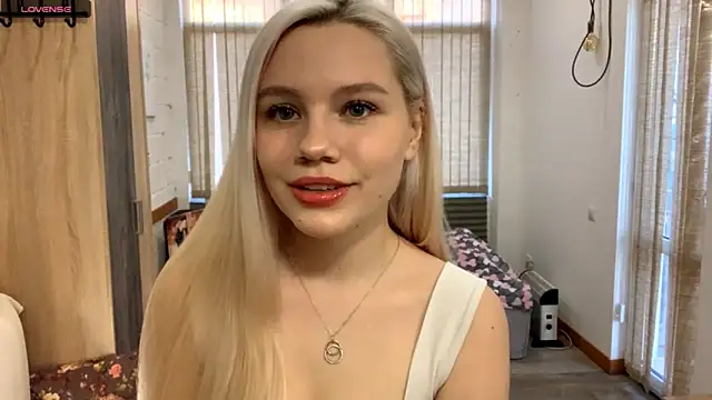 MistikMinx online show from December 20, 2025, 1:14 pm