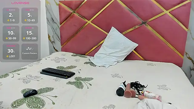 VALERIAQUEENTS   online show from January 14, 2026, 12:20 pm