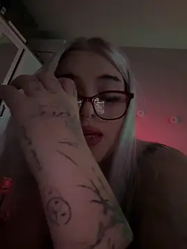 goracablondynka6969 online show from November 24, 2025, 2:28 pm