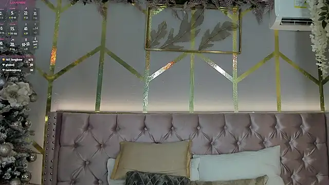 Lola saenz  online show from December 13, 2025, 8:04 pm