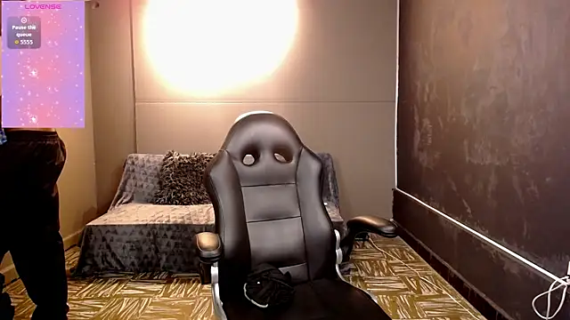 Snapshot of LiamVibes212 chatting on December 4, 2025, 4:00 am LiamVibes212 online show from December 4, 2025, 4:00 am