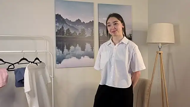 VannessaUpadhyaya online show from November 25, 2025, 8:36 am