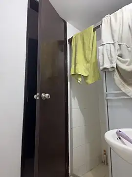 Miia moonn online show from December 20, 2025, 11:35 am