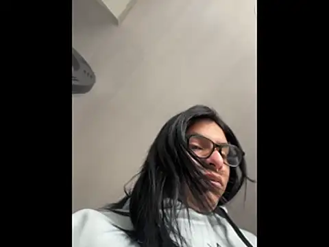 SaraAndrade  online show from January 9, 2026, 3:52 pm