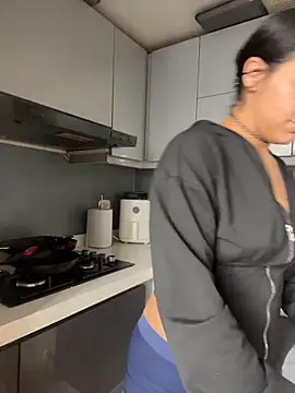 Snapshot of SaraAndrade_ chatting on February 14, 2026, 3:56 pm SaraAndrade online show from February 14, 2026, 3:56 pm