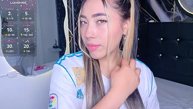 Manuela Velvet online show from November 30, 2025, 4:24 am