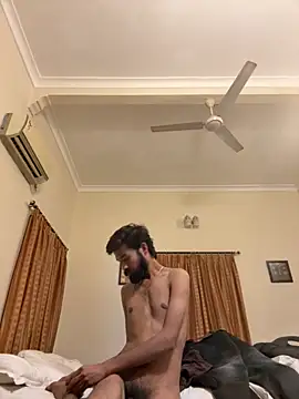 priyansh9283 online show from November 26, 2025, 12:38 pm