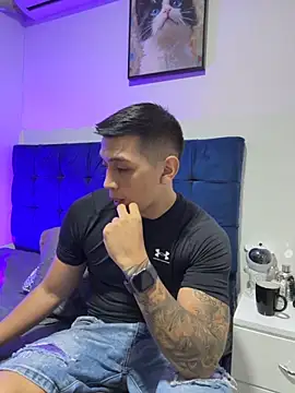 OliverWest04 online show from December 3, 2025, 1:50 am