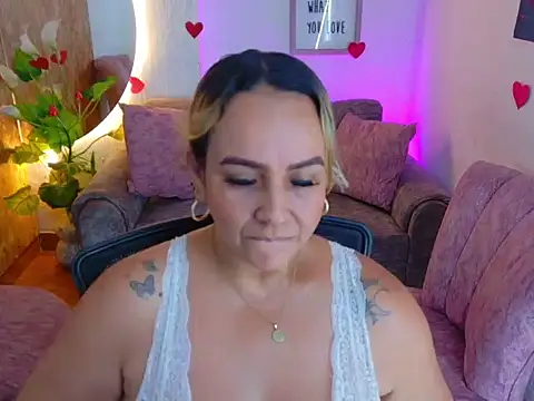 Snapshot of Aunty_milf chatting on January 12, 2026, 7:09 pm Aunty milf online show from January 12, 2026, 7:09 pm