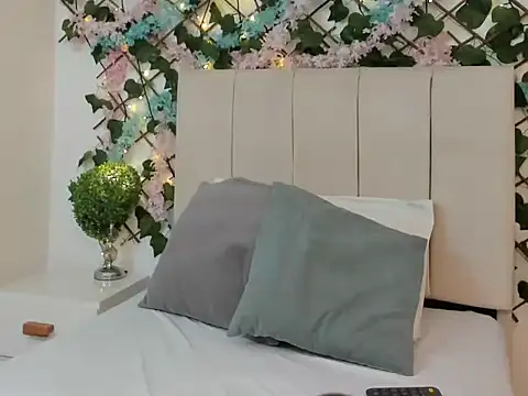 CharlotteBlossom online show from December 21, 2025, 8:31 pm