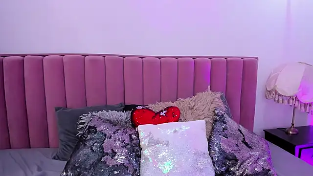 Emma Moore8 online show from November 29, 2025, 10:10 pm