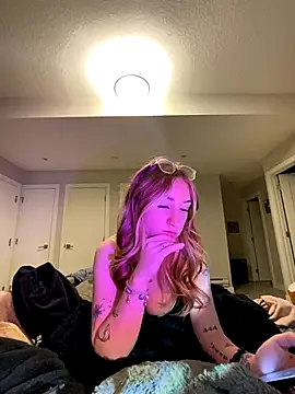 SienaLowel online show from November 25, 2025, 2:12 am