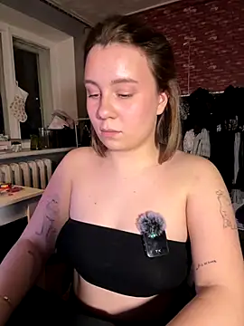 Snapshot of Annahylio chatting on November 30, 2025, 6:30 pm Annahylio online show from November 30, 2025, 6:30 pm