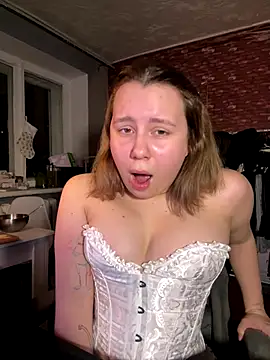 Snapshot of Annahylio chatting on November 26, 2025, 8:09 pm Annahylio online show from November 26, 2025, 8:09 pm