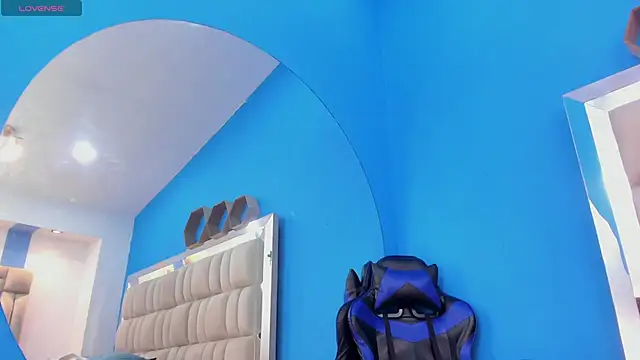 melany love0 online show from April 1, 2026, 12:39 pm