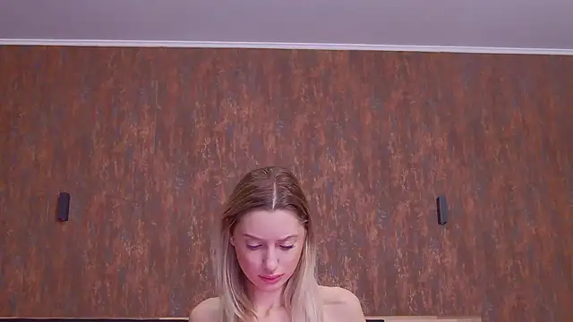 SilviaPastori online show from December 3, 2025, 5:30 am