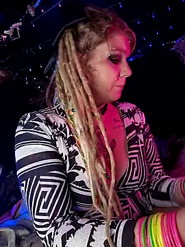 Horny hippie online show from October 28, 2025, 10:41 pm