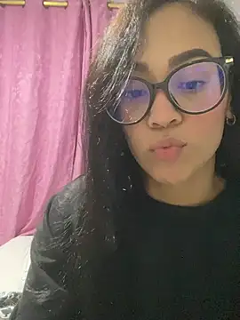 Klohewilliams  online show from February 16, 2026, 2:43 am