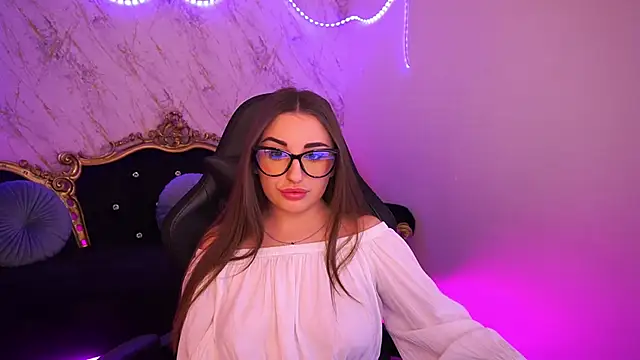 NaomiBaae online show from December 19, 2025, 10:34 pm