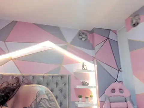 sarah sluty online show from December 3, 2025, 2:23 am