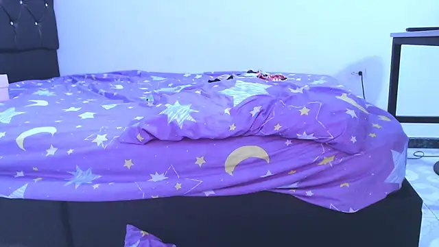 NoaLeon21 online show from January 14, 2026, 8:12 pm