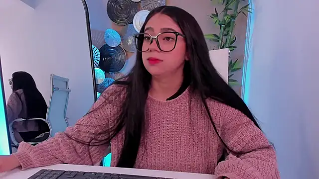 luna cute   online show from January 19, 2026, 12:53 pm