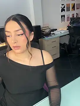  KimberlyClars  online show from December 2, 2025, 7:15 pm