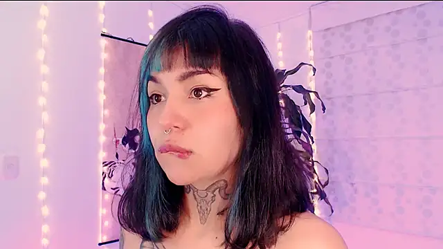 justmartina  online show from March 28, 2026, 3:29 am