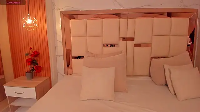 samantha quinnn online show from April 8, 2026, 4:14 am