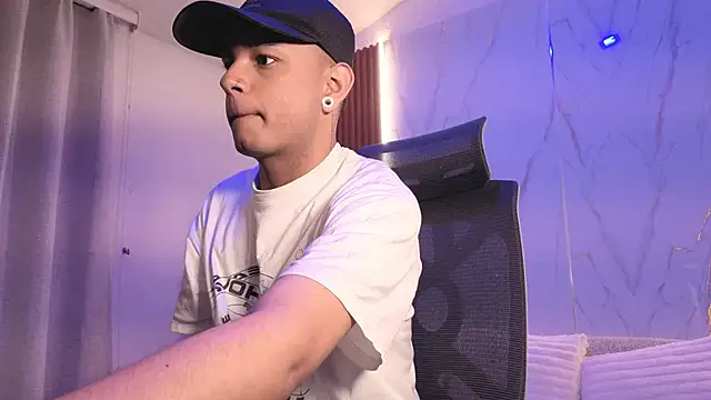 babywolfvg online show from November 27, 2025, 3:07 am