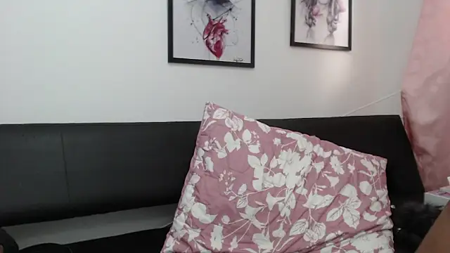 maria victoriaq22 online show from December 2, 2025, 8:32 pm