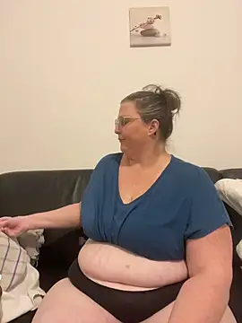 bea french curvy online show from March 2, 2026, 8:49 pm