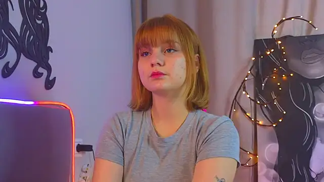 AsiaBritney online show from November 30, 2025, 7:53 am