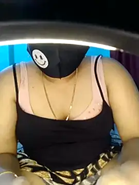 priya2098 online show from July 9, 2026, 7:24 pm