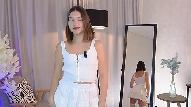 Snapshot of SiaVarela chatting on December 4, 2025, 12:04 pm SiaVarela online show from December 4, 2025, 12:04 pm