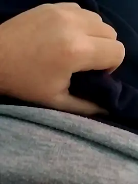 erdestruttor18 online show from November 29, 2025, 8:25 am